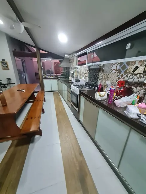 Foto 8 de Casa com 3 quartos à venda, 200m2 em Peruibe - SP