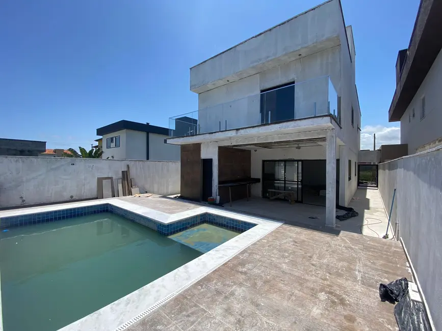 Foto 1 de Casa com 3 quartos à venda, 120m2 em Itanhaem - SP