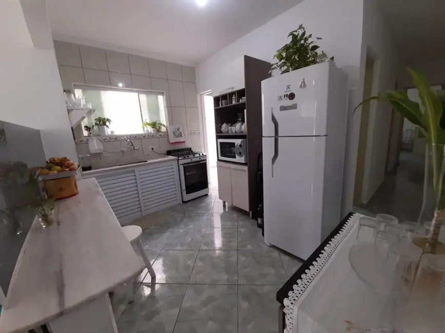 Casa com 2 quartos à venda, 60m2 em Peruibe - SP - imagem 3 Foto 3 de Casa com 2 quartos à venda, 60m2 em Peruibe - SP