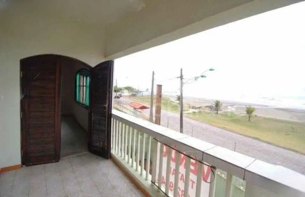 Foto 1 de Casa com 3 quartos à venda, 294m2 em Centro, Peruibe - SP