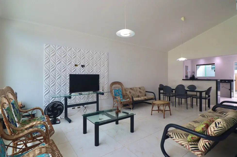 Casa com 3 quartos à venda, 149m2 em Peruibe - SP - imagem 2 Foto 2 de Casa com 3 quartos à venda, 149m2 em Peruibe - SP