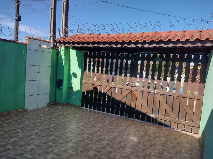 Foto 2 de Casa com 2 quartos à venda, 50m2 em Itanhaem - SP