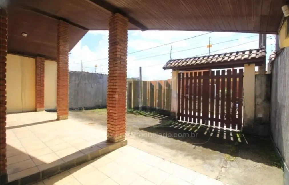 Casa com 5 quartos à venda, 230m2 em Peruibe - SP - imagem 3 Foto 3 de Casa com 5 quartos à venda, 230m2 em Peruibe - SP