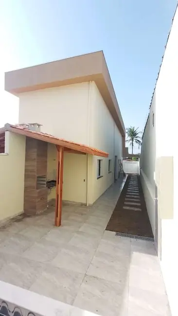 Foto 1 de Casa com 2 quartos à venda, 69m2 em Itanhaem - SP