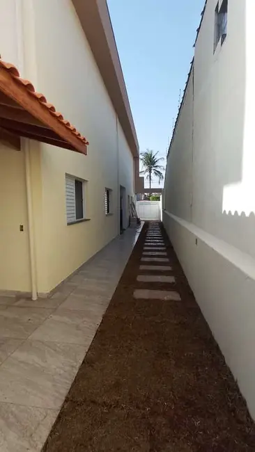 Foto 2 de Casa com 2 quartos à venda, 69m2 em Itanhaem - SP