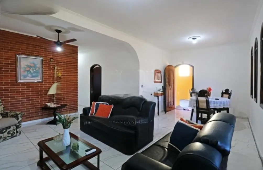 Casa com 3 quartos à venda, 240m2 em Peruibe - SP - imagem 3 Foto 3 de Casa com 3 quartos à venda, 240m2 em Peruibe - SP