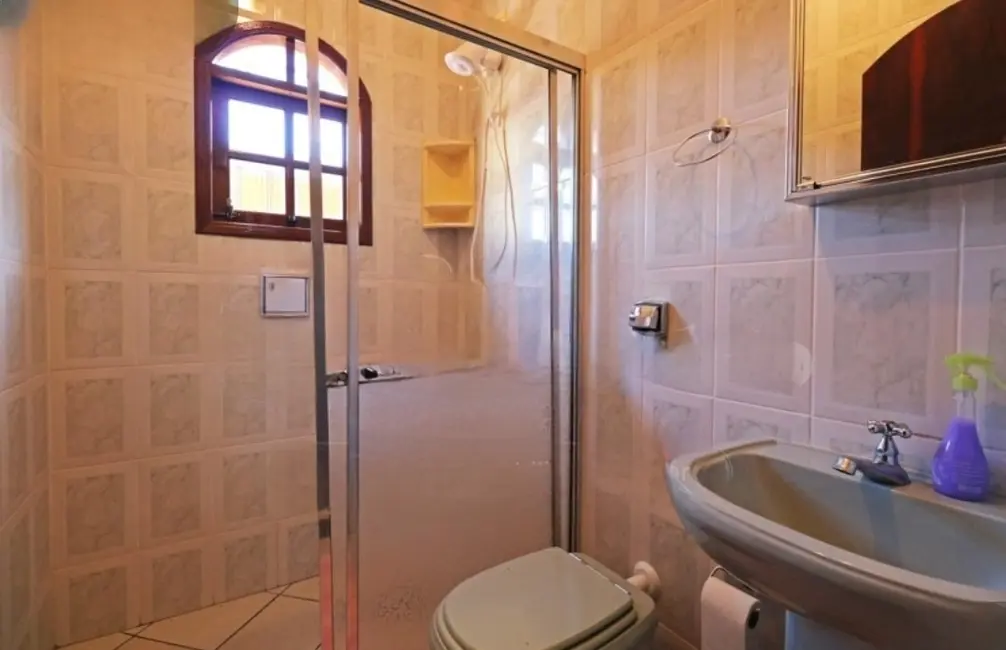 Casa com 3 quartos à venda, 240m2 em Peruibe - SP - imagem 7 Foto 7 de Casa com 3 quartos à venda, 240m2 em Peruibe - SP