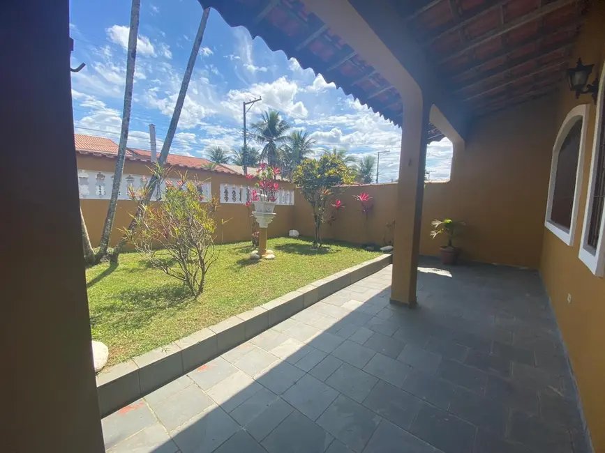 Casa com 3 quartos à venda, 240m2 em Peruibe - SP - imagem 2 Foto 2 de Casa com 3 quartos à venda, 240m2 em Peruibe - SP