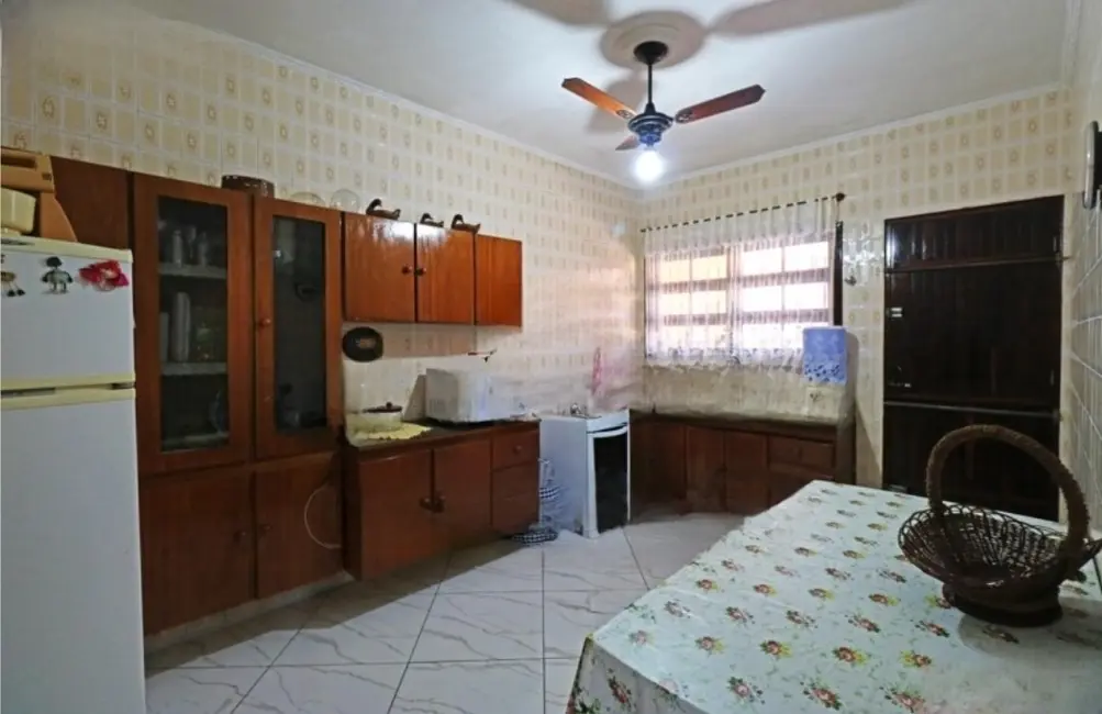 Casa com 3 quartos à venda, 240m2 em Peruibe - SP - imagem 4 Foto 4 de Casa com 3 quartos à venda, 240m2 em Peruibe - SP