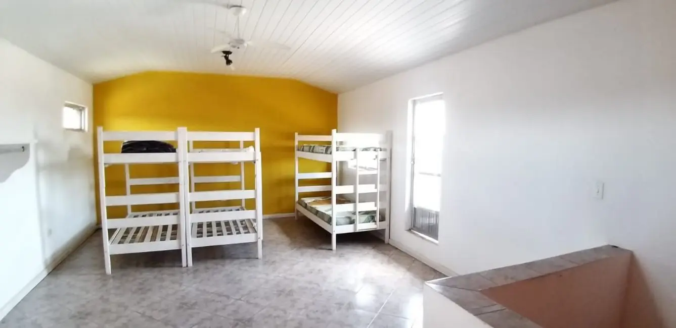 Casa de Condomínio com 5 quartos à venda, 230m2 em Itanhaem - SP - imagem 3 Foto 3 de Casa de Condomínio com 5 quartos à venda, 230m2 em Itanhaem - SP