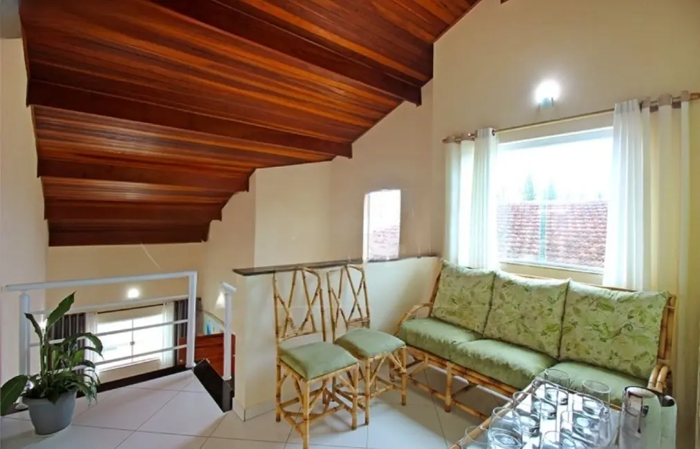 Casa com 3 quartos à venda, 150m2 em Peruibe - SP - imagem 4 Foto 4 de Casa com 3 quartos à venda, 150m2 em Peruibe - SP