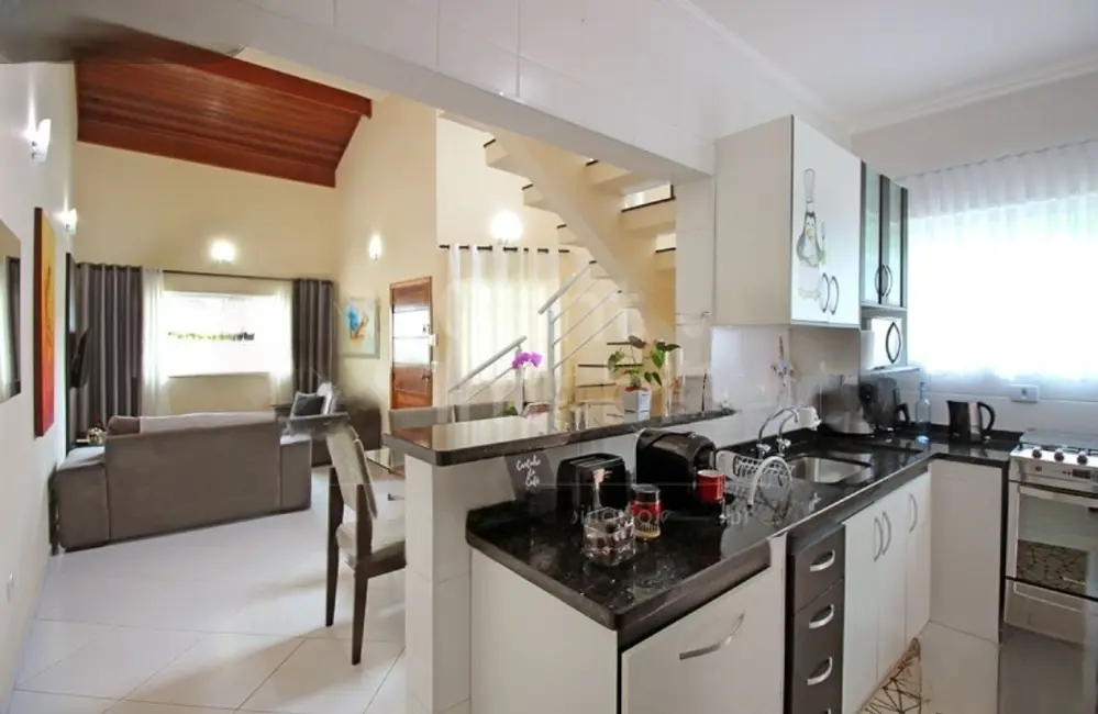 Casa com 3 quartos à venda, 150m2 em Peruibe - SP - imagem 5 Foto 5 de Casa com 3 quartos à venda, 150m2 em Peruibe - SP