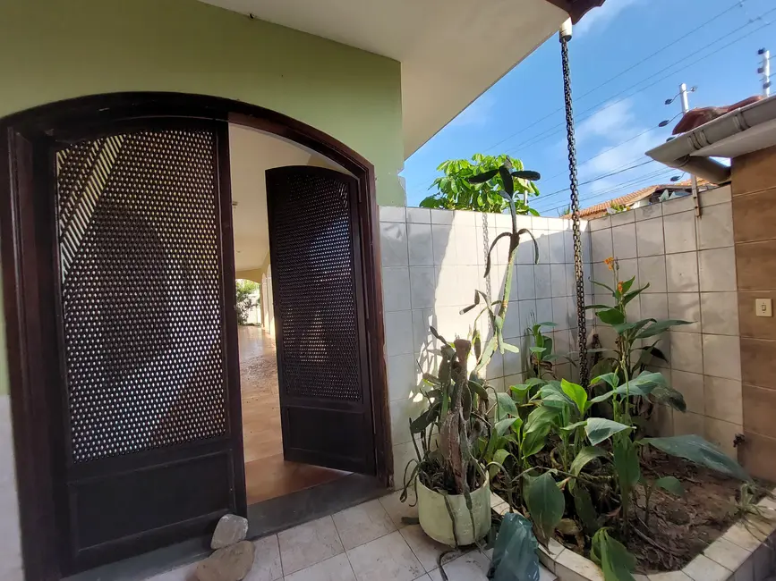 Foto 8 de Casa com 3 quartos à venda, 300m2 em Itanhaem - SP