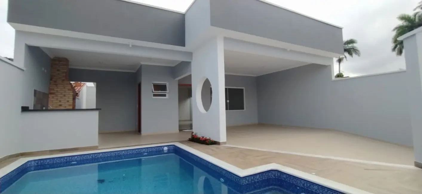 Foto 1 de Casa com 3 quartos à venda, 150m2 em Peruibe - SP