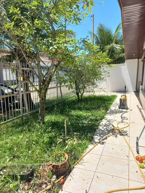 Foto 2 de Casa com 3 quartos à venda, 250m2 em Itanhaem - SP