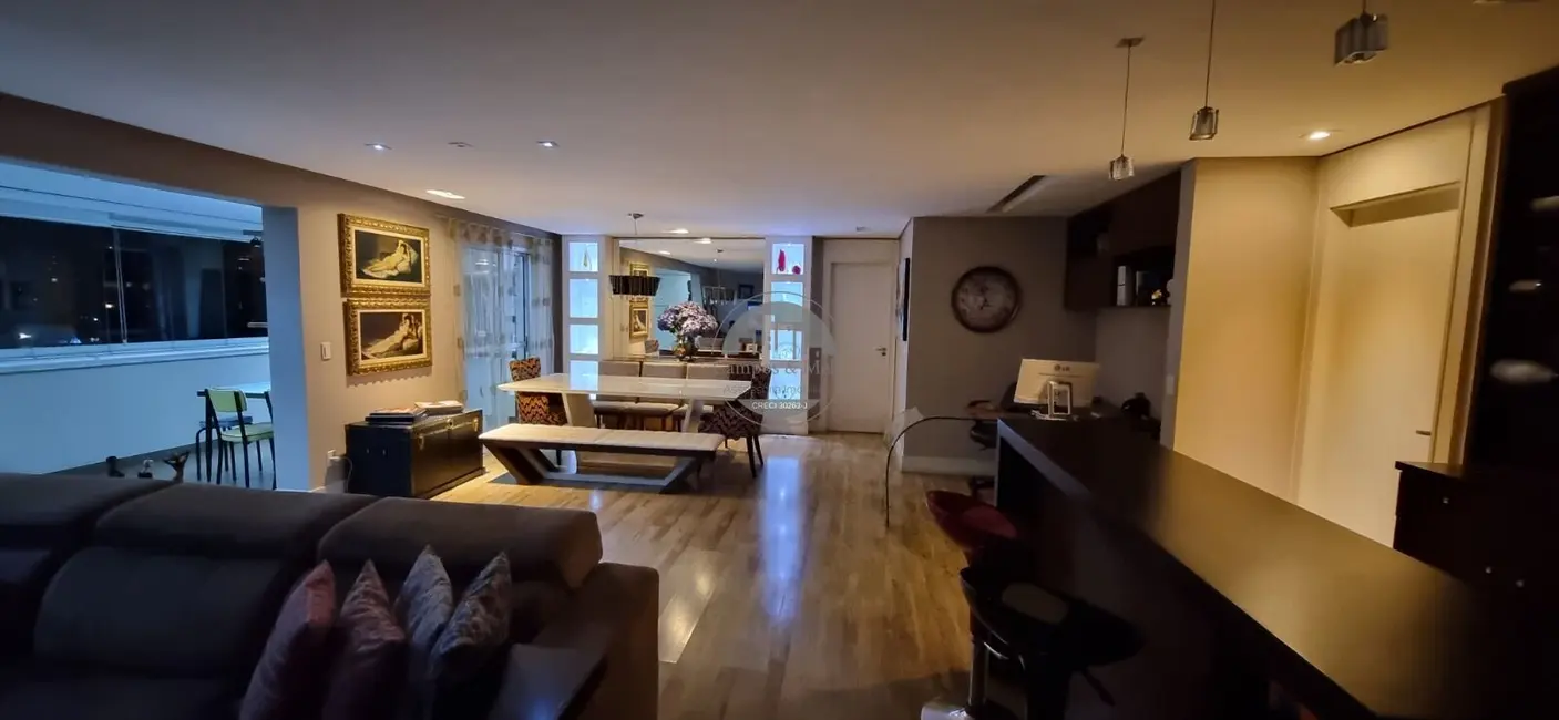 Apartamento com 3 quartos para alugar, 178m2 em Morumbi, São Paulo - SP - imagem 2 Foto 2 de Apartamento com 3 quartos para alugar, 178m2 em Morumbi, São Paulo - SP