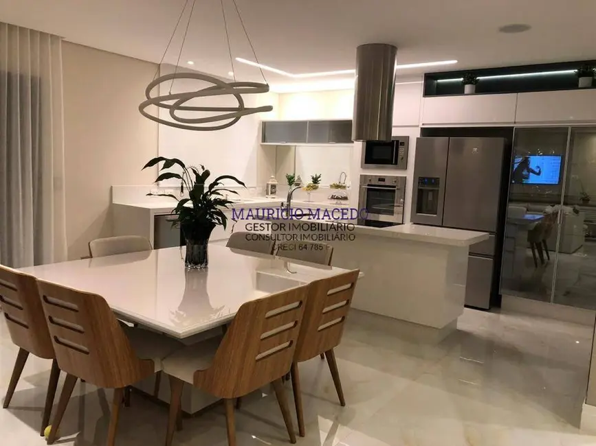 Casa com 4 quartos à venda e para alugar, 420m2 em Alphaville, Santana De Parnaiba - SP - imagem 8 Foto 8 de Casa com 4 quartos à venda e para alugar, 420m2 em Alphaville, Santana De Parnaiba - SP