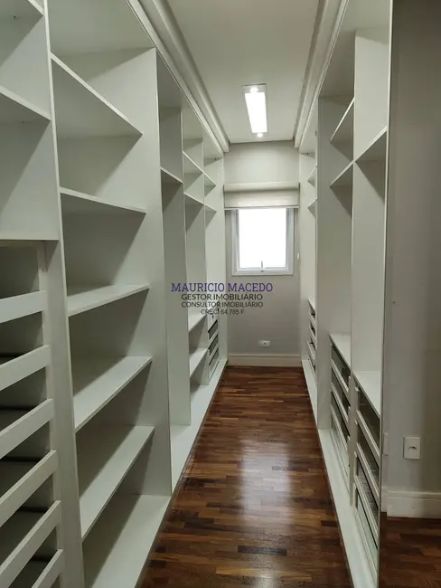 Casa com 4 quartos à venda, 450m2 em Barueri - SP - imagem 4 Foto 4 de Casa com 4 quartos à venda, 450m2 em Barueri - SP