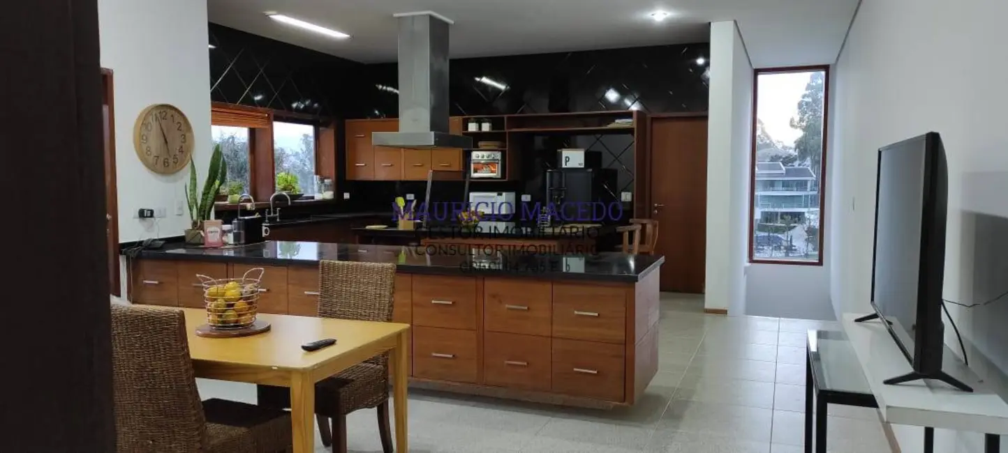 Casa com 4 quartos à venda e para alugar, 1500m2 em Barueri - SP - imagem 3 Foto 3 de Casa com 4 quartos à venda e para alugar, 1500m2 em Barueri - SP