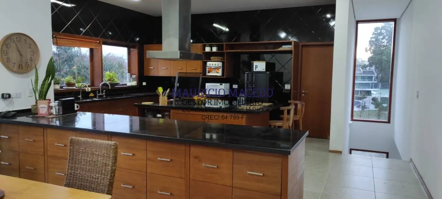 Casa com 4 quartos à venda e para alugar, 1500m2 em Barueri - SP - imagem 5 Foto 5 de Casa com 4 quartos à venda e para alugar, 1500m2 em Barueri - SP