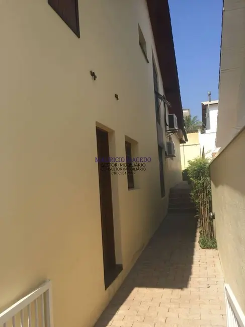 Casa com 3 quartos para alugar, 360m2 em Barueri - SP - imagem 4 Foto 4 de Casa com 3 quartos para alugar, 360m2 em Barueri - SP