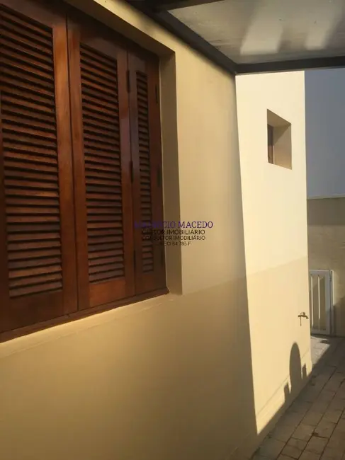 Casa com 3 quartos para alugar, 360m2 em Barueri - SP - imagem 3 Foto 3 de Casa com 3 quartos para alugar, 360m2 em Barueri - SP