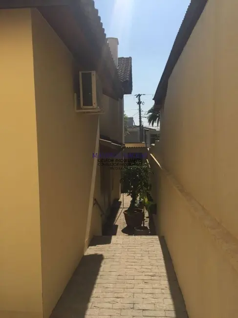 Casa com 3 quartos para alugar, 360m2 em Barueri - SP - imagem 5 Foto 5 de Casa com 3 quartos para alugar, 360m2 em Barueri - SP