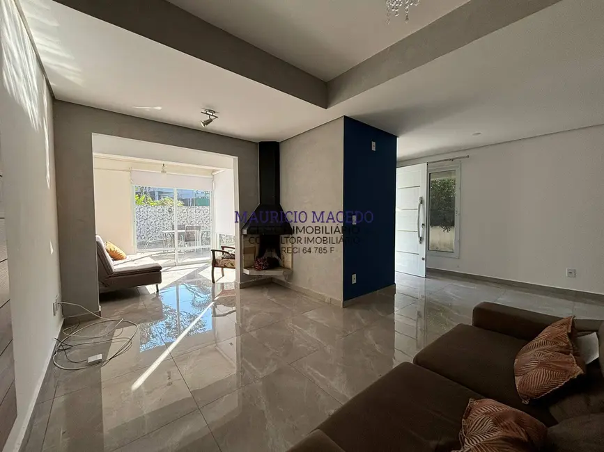 Casa com 3 quartos à venda e para alugar, 180m2 em Alphaville, Santana De Parnaiba - SP - imagem 6 Foto 6 de Casa com 3 quartos à venda e para alugar, 180m2 em Alphaville, Santana De Parnaiba - SP