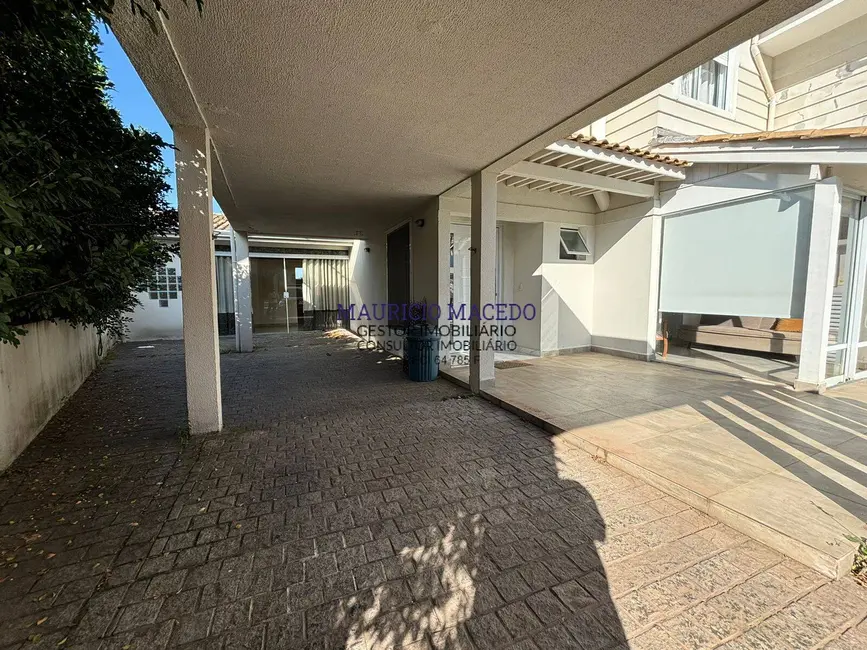 Casa com 3 quartos à venda e para alugar, 180m2 em Alphaville, Santana De Parnaiba - SP - imagem 4 Foto 4 de Casa com 3 quartos à venda e para alugar, 180m2 em Alphaville, Santana De Parnaiba - SP