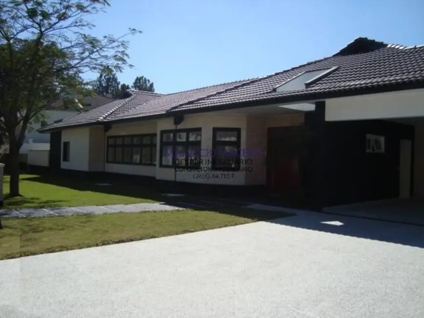 Foto 3 de Casa com 4 quartos para alugar, 1235m2 em Barueri - SP