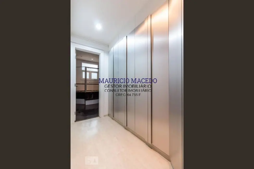 Casa com 4 quartos para alugar, 715m2 em Barueri - SP - imagem 2 Foto 2 de Casa com 4 quartos para alugar, 715m2 em Barueri - SP