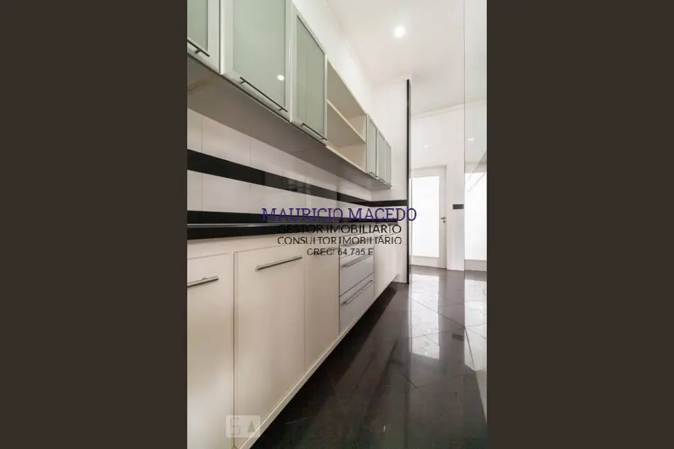 Casa com 4 quartos para alugar, 715m2 em Barueri - SP - imagem 7 Foto 7 de Casa com 4 quartos para alugar, 715m2 em Barueri - SP