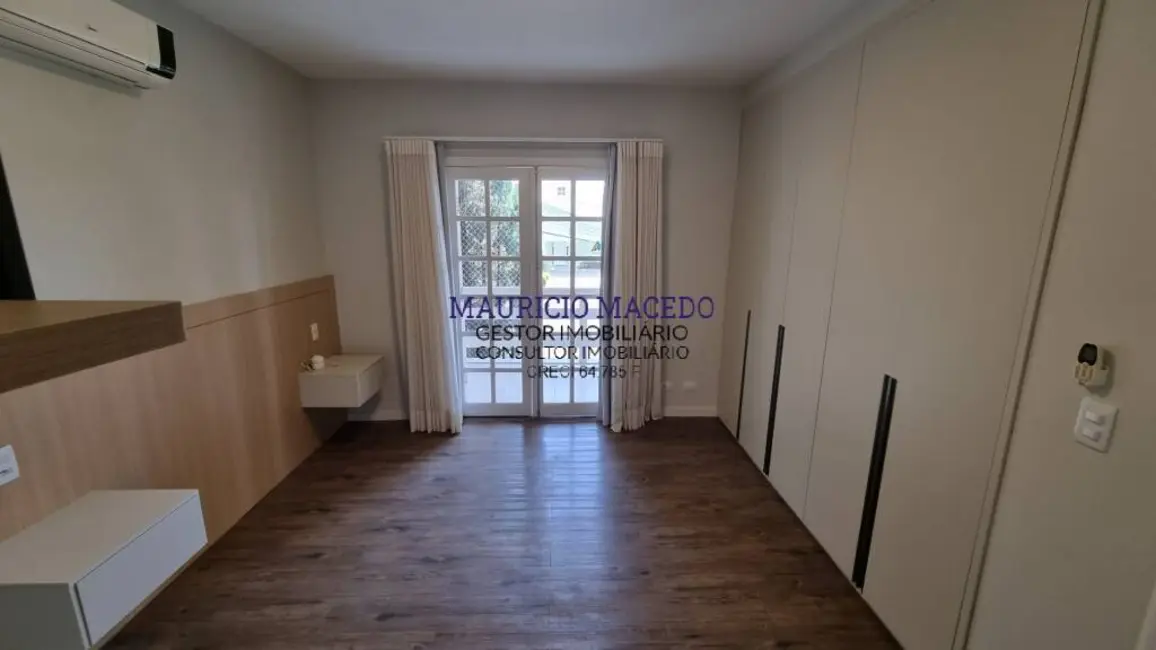 Foto 2 de Casa com 4 quartos para alugar, 360m2 em Alphaville, Santana De Parnaiba - SP
