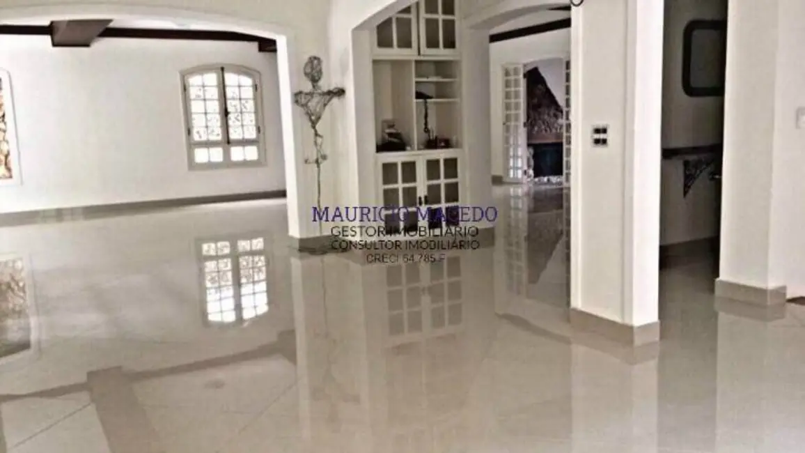 Foto 4 de Casa com 4 quartos para alugar, 560m2 em Barueri - SP