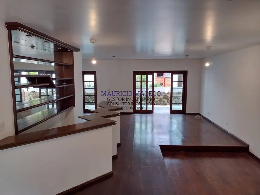 Casa com 3 quartos para alugar, 360m2 em Alphaville, Santana De Parnaiba - SP - imagem 1 Foto 1 de Casa com 3 quartos para alugar, 360m2 em Alphaville, Santana De Parnaiba - SP