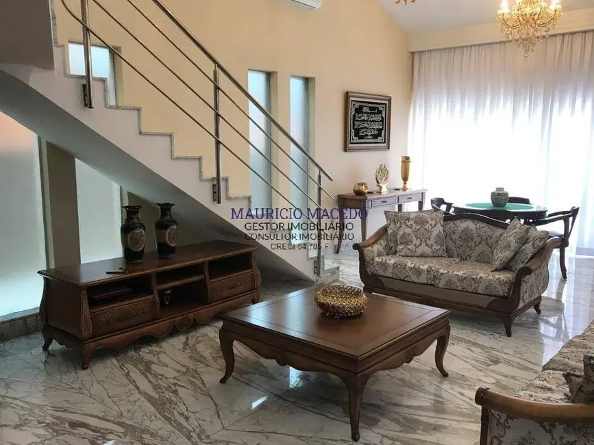 Casa com 3 quartos para alugar, 300m2 em Alphaville, Santana De Parnaiba - SP - imagem 2 Foto 2 de Casa com 3 quartos para alugar, 300m2 em Alphaville, Santana De Parnaiba - SP