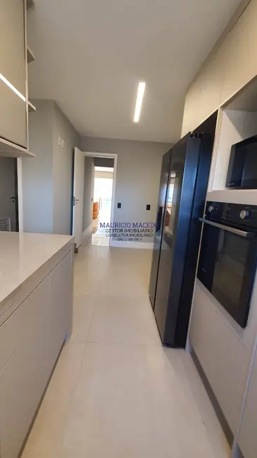 Foto 6 de Apartamento com 3 quartos para alugar, 250m2 em Barueri - SP