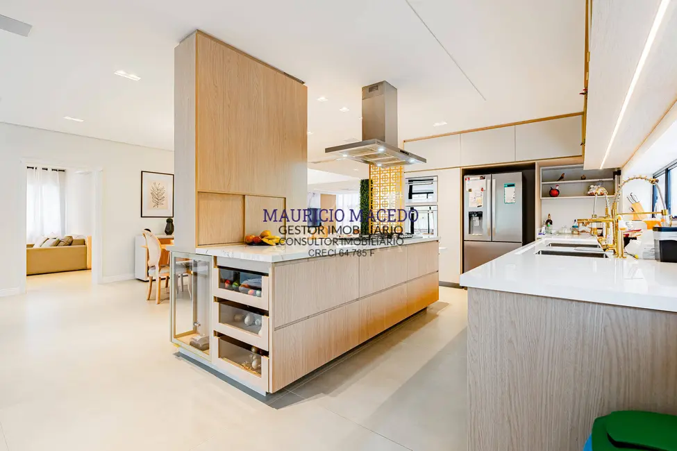 Casa com 4 quartos à venda e para alugar, 560m2 em Alphaville Residencial Dois, Barueri - SP - imagem 3 Foto 3 de Casa com 4 quartos à venda e para alugar, 560m2 em Alphaville Residencial Dois, Barueri - SP