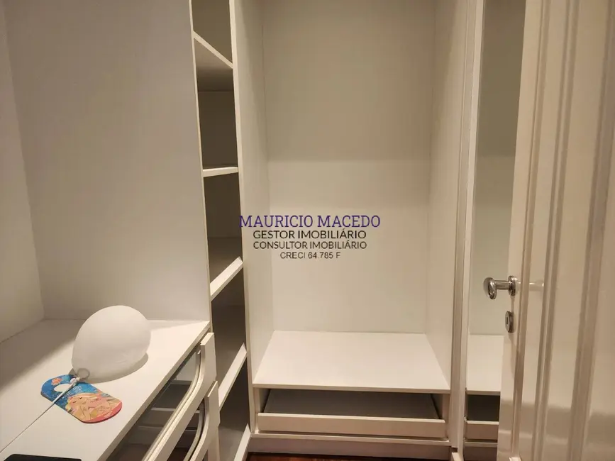 Casa com 4 quartos para alugar, 1046m2 em Barueri - SP - imagem 9 Foto 9 de Casa com 4 quartos para alugar, 1046m2 em Barueri - SP