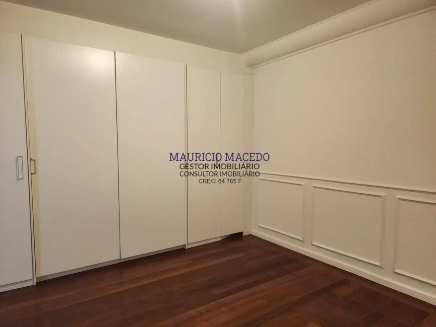 Casa com 4 quartos para alugar, 1046m2 em Barueri - SP - imagem 5 Foto 5 de Casa com 4 quartos para alugar, 1046m2 em Barueri - SP