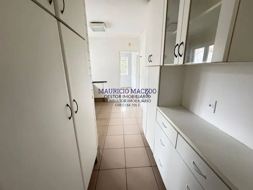 Casa com 4 quartos à venda e para alugar, 360m2 em Barueri - SP - imagem 3 Foto 3 de Casa com 4 quartos à venda e para alugar, 360m2 em Barueri - SP