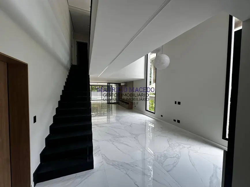Casa com 6 quartos à venda, 422m2 em Alphaville, Santana De Parnaiba - SP - imagem 3 Foto 3 de Casa com 6 quartos à venda, 422m2 em Alphaville, Santana De Parnaiba - SP