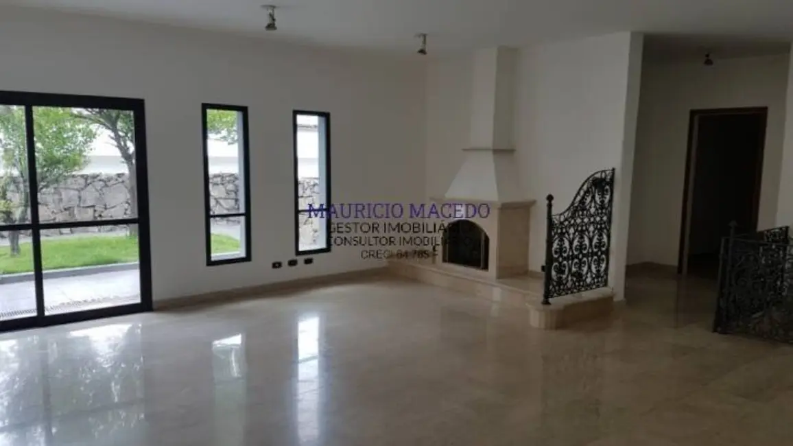 Foto 4 de Casa com 4 quartos para alugar, 1500m2 em Barueri - SP