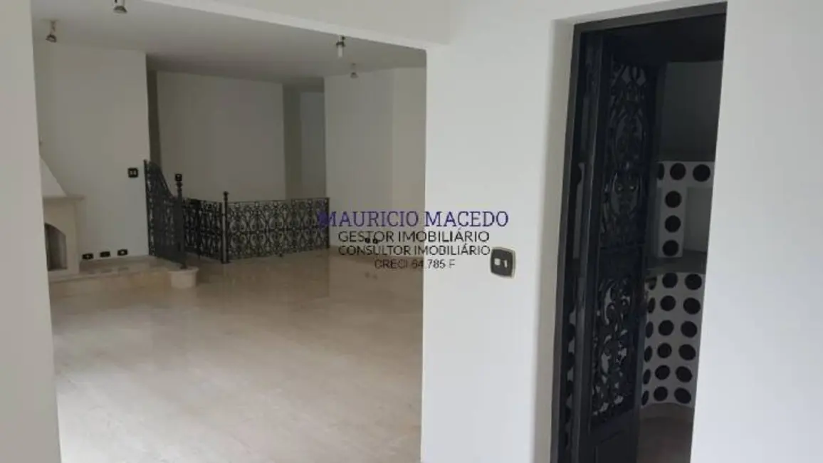 Foto 2 de Casa com 4 quartos para alugar, 1500m2 em Barueri - SP