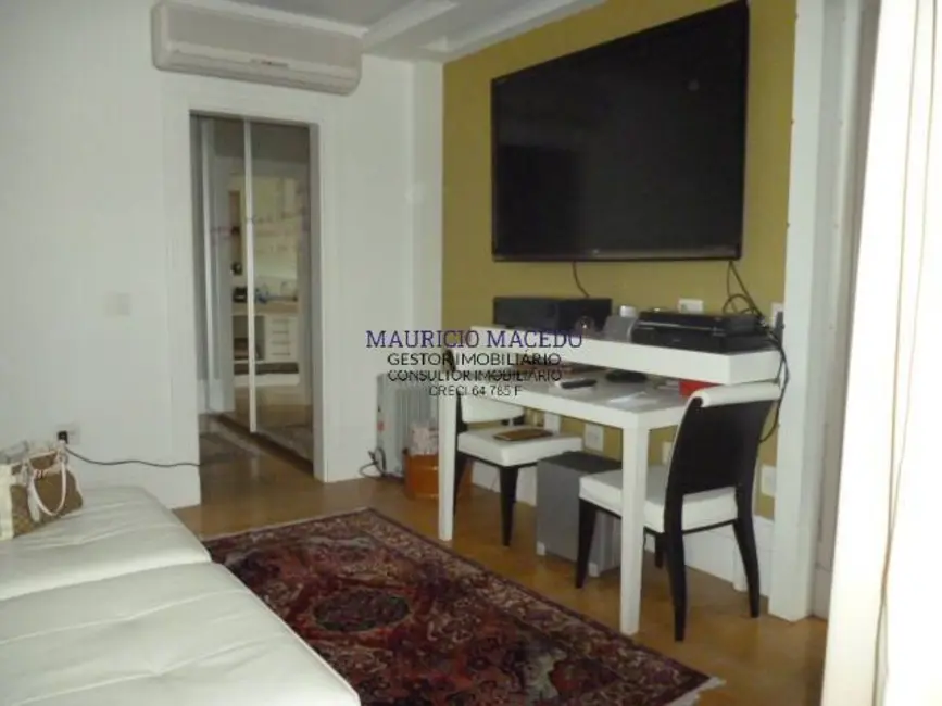 Foto 3 de Casa com 5 quartos à venda e para alugar, 870m2 em Barueri - SP