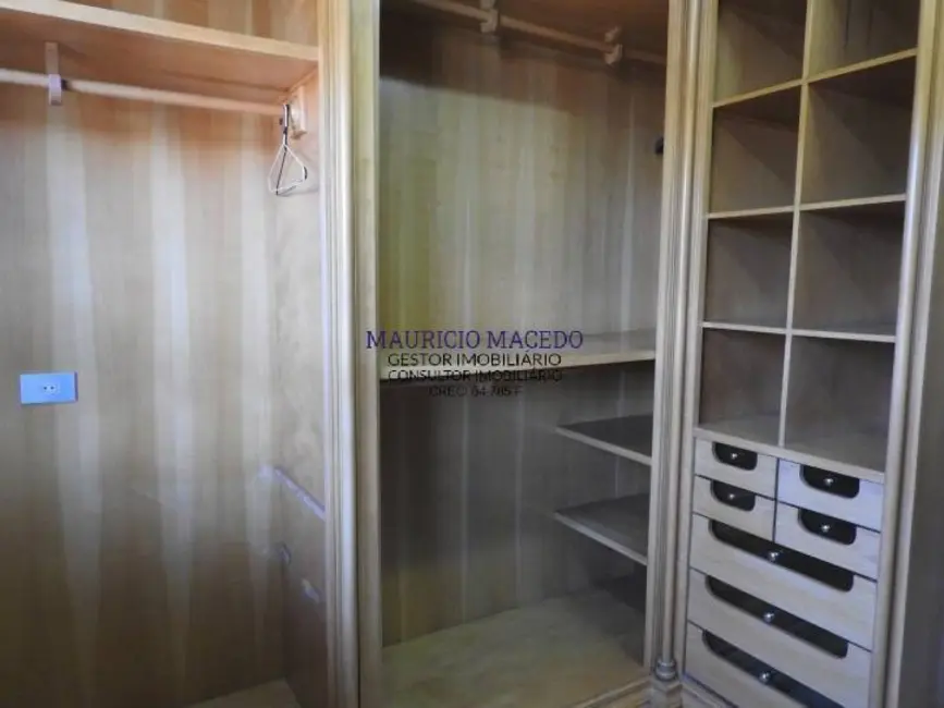 Casa com 4 quartos à venda, 1055m2 em Barueri - SP - imagem 7 Foto 7 de Casa com 4 quartos à venda, 1055m2 em Barueri - SP