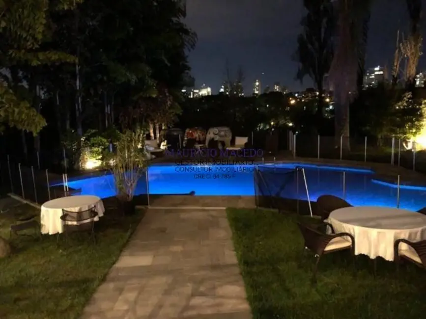 Casa com 4 quartos à venda, 1352m2 em Barueri - SP - imagem 4 Foto 4 de Casa com 4 quartos à venda, 1352m2 em Barueri - SP