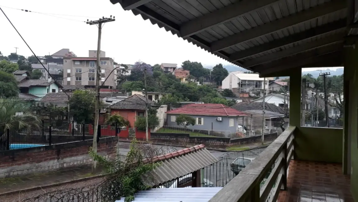 Casa com 3 quartos à venda, 156m2 em Jardim Carvalho, Porto Alegre - RS - imagem 3 Foto 3 de Casa com 3 quartos à venda, 156m2 em Jardim Carvalho, Porto Alegre - RS