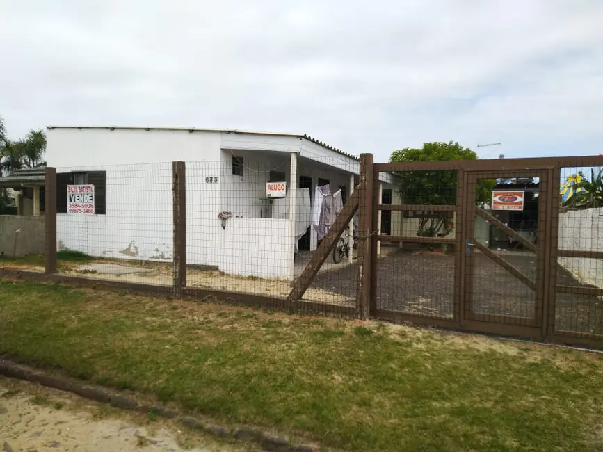 Foto 2 de Casa com 2 quartos à venda, 123m2 em Tramandai - RS