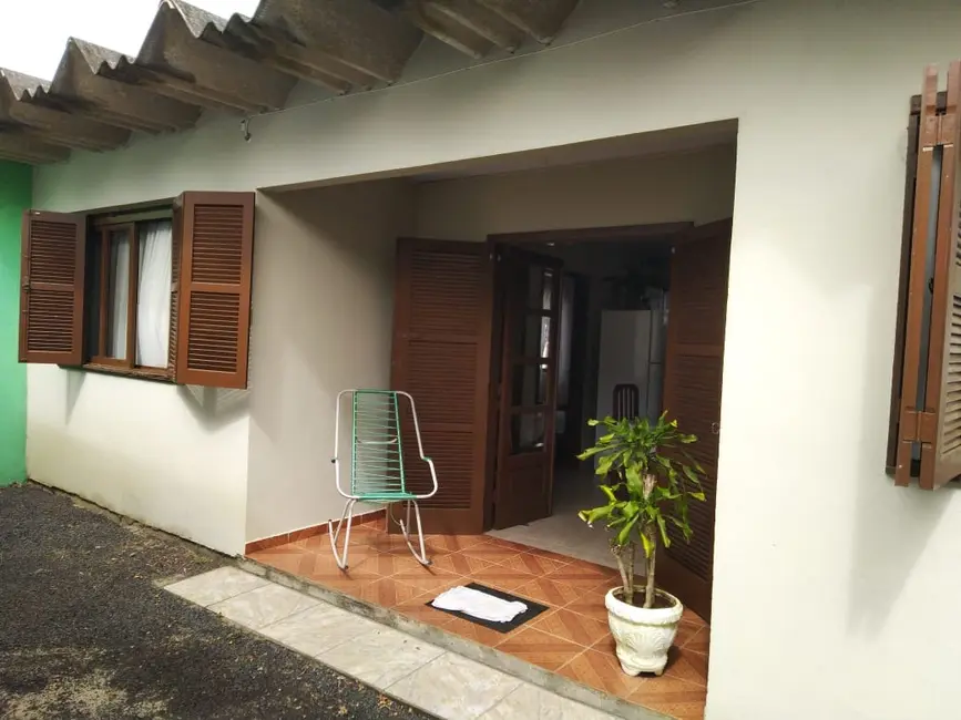 Foto 1 de Casa com 2 quartos à venda, 123m2 em Tramandai - RS